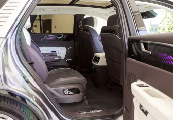 Новый Hongqi E-HS9 2022 (27 фото)