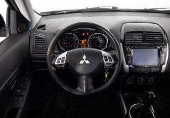 Подержанный автомобиль Mitsubishi ASX 2012 года (10 фото)