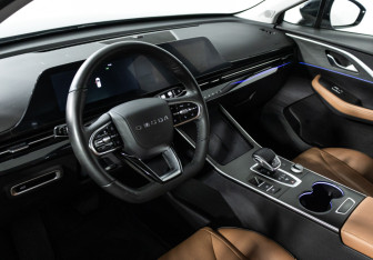 Подержанный автомобиль Omoda C5 2023 года (11 фото)