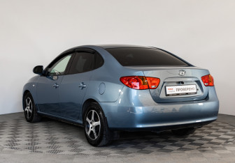 Подержанный автомобиль Hyundai Elantra Sedan 2007 года (7 фото)