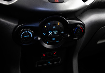 Подержанный автомобиль Ford EcoSport 2017 года (15 фото)