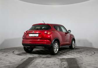 Подержанный автомобиль Nissan Juke 2013 года (5 фото)