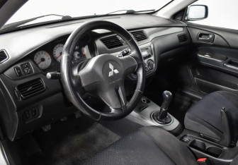 Подержанный автомобиль Mitsubishi Lancer Sedan 2007 года (9 фото)