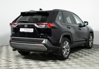 Подержанный автомобиль Toyota RAV4 2021 года (5 фото)