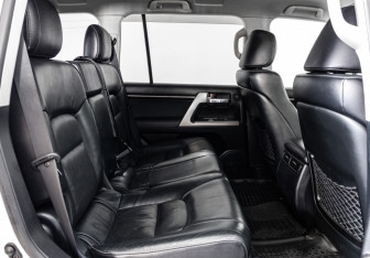Подержанный автомобиль Toyota Land Cruiser Suv 2014 года (22 фото)