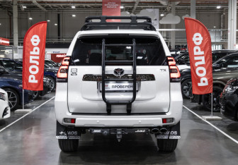 Подержанный автомобиль Toyota Land Cruiser Prado 2021 года (8 фото)