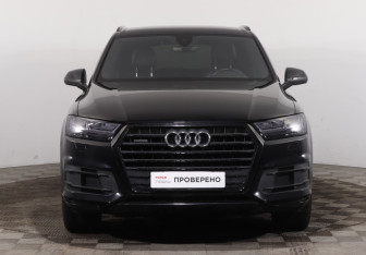 Подержанный автомобиль Audi Q7 2015 года (9 фото)