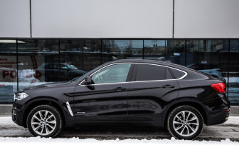Подержанный автомобиль BMW X6 2016 года (9 фото)