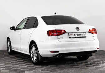Подержанный автомобиль Volkswagen Jetta Sedan 2016 года (9 фото)