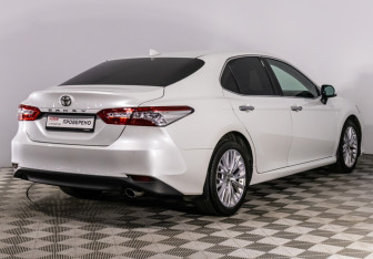 Подержанный автомобиль Toyota Camry Sedan 2019 года (5 фото)