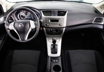 Подержанный автомобиль Nissan Tiida Hatchback 2015 года (10 фото)