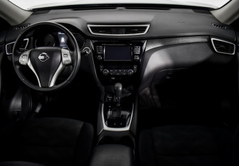 Подержанный автомобиль Nissan X-Trail 2017 года (16 фото)