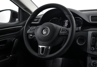 Подержанный автомобиль Volkswagen Passat CC 2013 года (14 фото)
