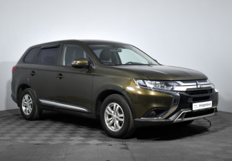 Подержанный автомобиль Mitsubishi Outlander 2020 года (3 фото)