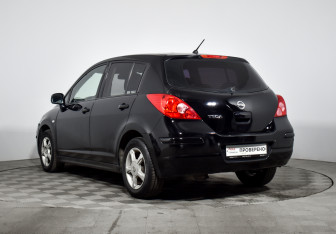 Подержанный автомобиль Nissan Tiida Hatchback 2010 года (7 фото)