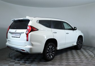 Подержанный автомобиль Mitsubishi Montero Sport 2022 года (5 фото)