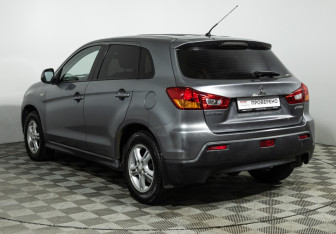 Подержанный автомобиль Mitsubishi ASX 2011 года (7 фото)