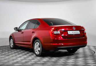 Подержанный автомобиль Skoda Octavia Liftback 2016 года (7 фото)