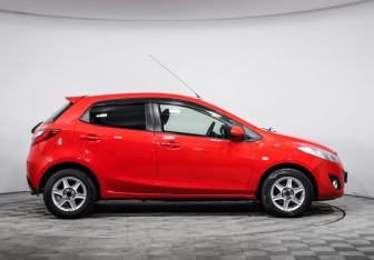 Подержанный автомобиль Mazda Demio 2012 года (4 фото)