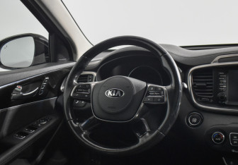 Подержанный автомобиль Kia Sorento 2018 года (16 фото)