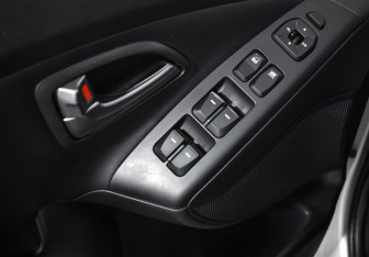 Подержанный автомобиль Hyundai ix35 2013 года (10 фото)