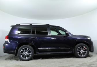 Подержанный автомобиль Toyota Land Cruiser Suv 2019 года (4 фото)