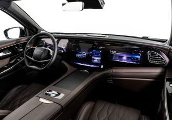 Подержанный автомобиль Exeed VX 2023 года (10 фото)