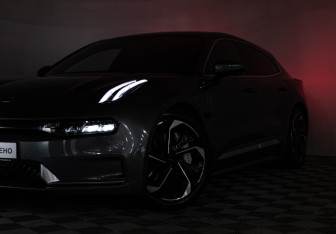 Подержанный автомобиль Zeekr 001 2023 года (28 фото)