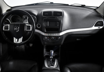 Подержанный автомобиль Dodge Journey 2011 года (14 фото)