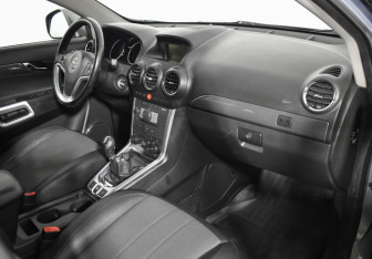 Подержанный автомобиль Opel Antara 2013 года (12 фото)