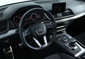 Подержанный автомобиль Audi Q5 2020 года (13 фото)