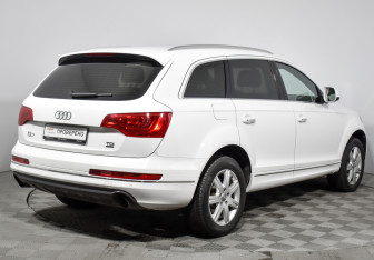 Подержанный автомобиль Audi Q7 2011 года (5 фото)