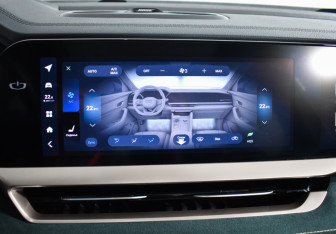 Подержанный автомобиль Geely Monjaro 2024 года (17 фото)