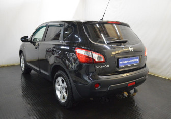Подержанный автомобиль Nissan Qashqai 2010 года (7 фото)