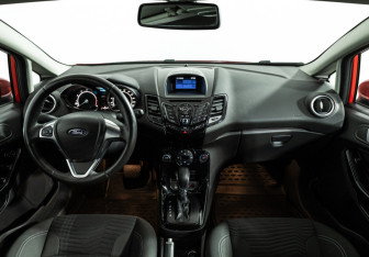 Подержанный автомобиль Ford Fiesta Hatchback 2015 года (13 фото)