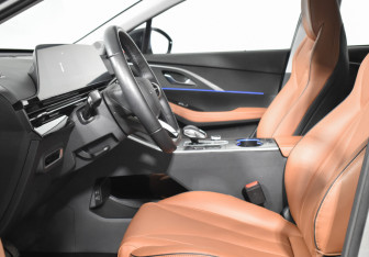 Подержанный автомобиль Omoda C5 2023 года (10 фото)