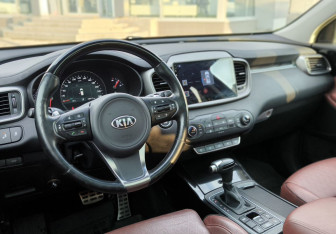 Подержанный автомобиль Kia Sorento 2016 года (16 фото)