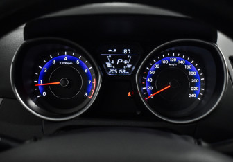 Подержанный автомобиль Hyundai Elantra Sedan 2015 года (18 фото)