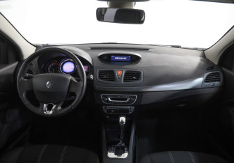 Подержанный автомобиль Renault Fluence 2016 года (9 фото)