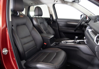 Подержанный автомобиль Mazda CX-5 2017 года (12 фото)