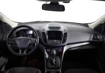 Подержанный автомобиль Ford Kuga 2018 года (10 фото)