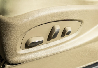 Подержанный автомобиль Cadillac ELR Fastback 2014 года (15 фото)