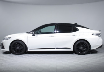 Подержанный автомобиль Toyota Camry Sedan 2021 года (15 фото)