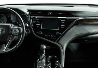 Подержанный автомобиль Toyota Camry Sedan 2018 года (14 фото)