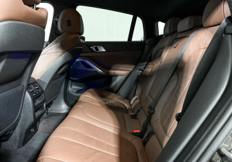 Подержанный автомобиль BMW X6 2020 года (13 фото)