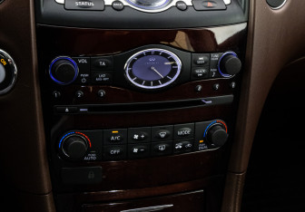 Подержанный автомобиль Infiniti QX50 2017 года (14 фото)