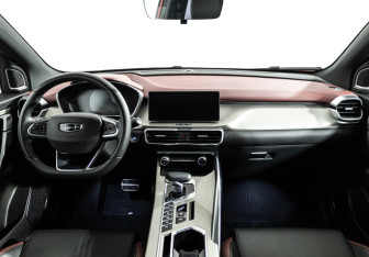 Подержанный автомобиль Geely Coolray 2023 года (13 фото)