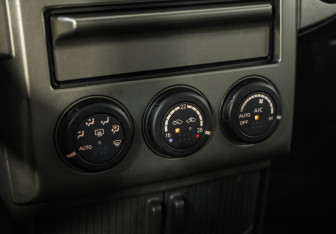 Подержанный автомобиль Nissan X-Trail 2006 года (14 фото)