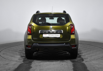 Подержанный автомобиль Renault Duster 2015 года (6 фото)