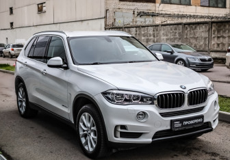 Подержанный автомобиль BMW X5 2018 года (3 фото)